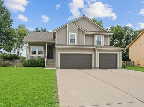 1637 SE Dalton Dr, Lees Summit, MO 64081
