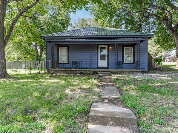 240 W 3rd Ave, Bristow, OK 74010