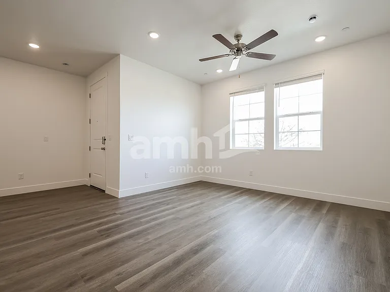 10253 Peoria Pkwy — Photo 6