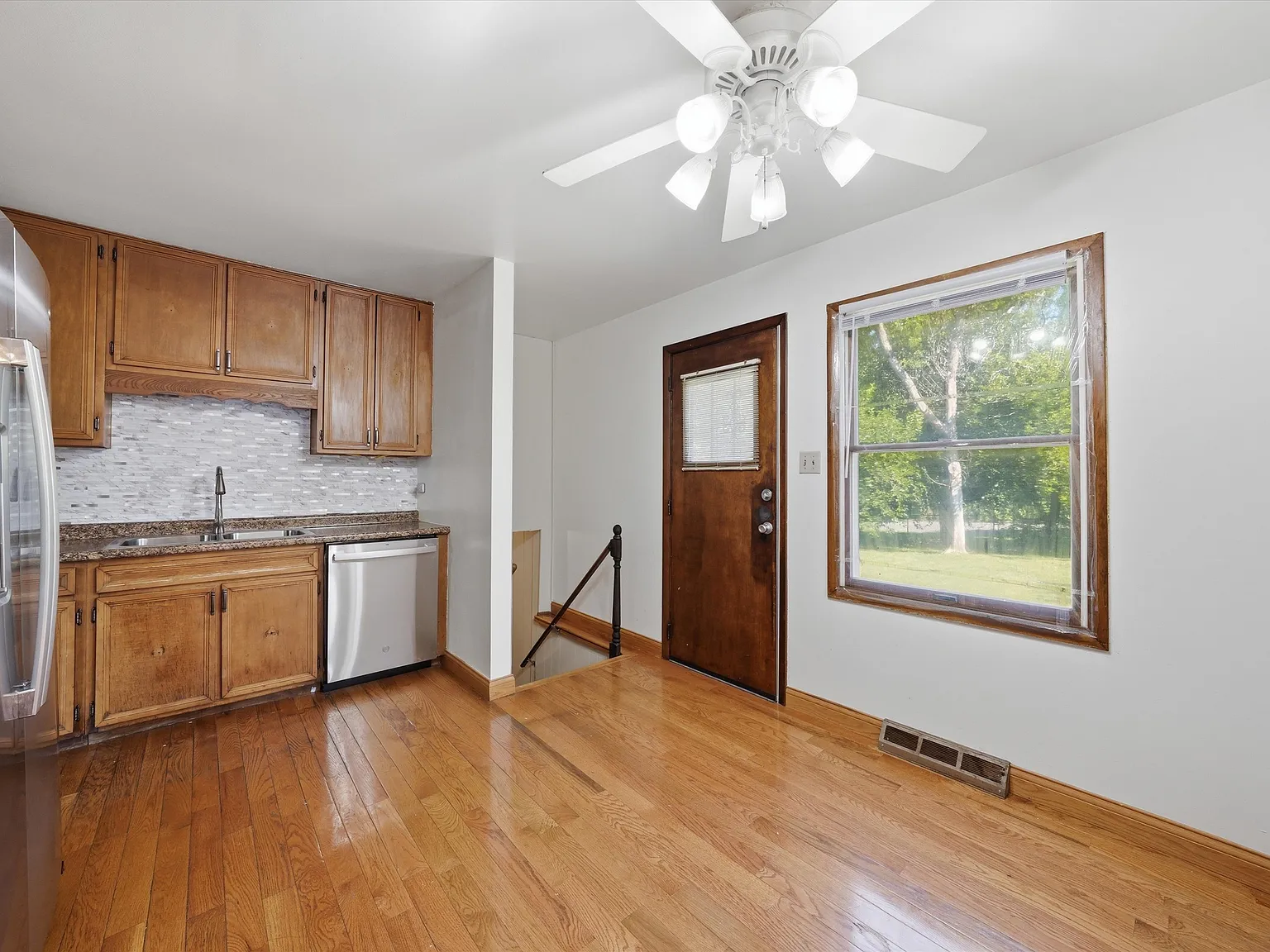 3 bed, 1419 sqft, $2,300 — Photo 3