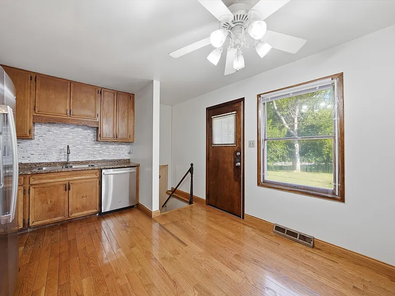 4050 Violet Ln — Photo 3