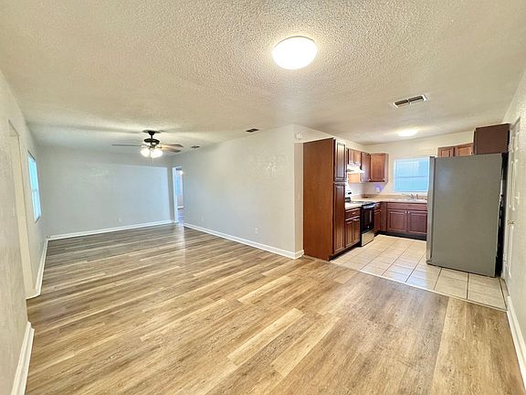 2nd image of 674 Avenue L SE