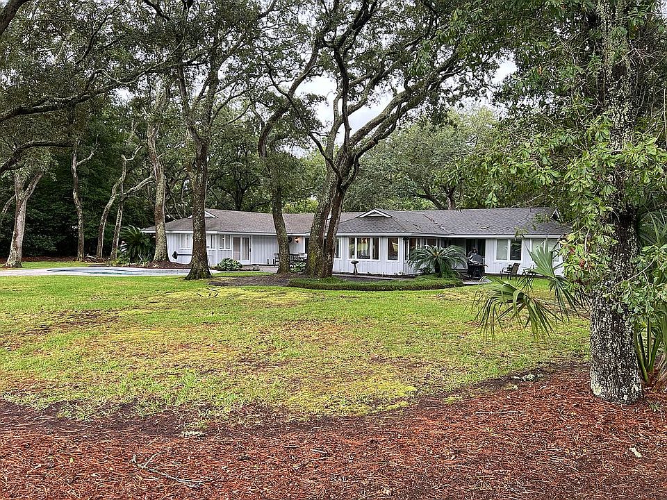 1st image of 110 S Port Royal Dr