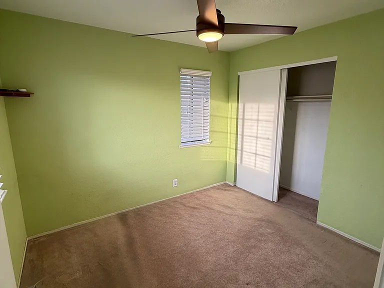 320 Hawthorne Dr — Photo 11