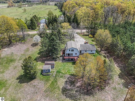 3rd image of 3399 N Seeley Rd
