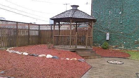 3rd image of 812 Superior Ave