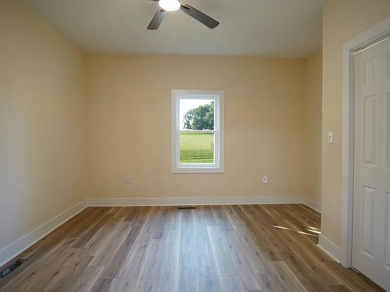2204 Memorial Ave — Photo 5