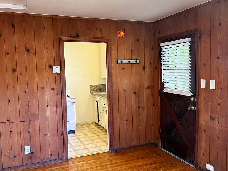 883 Lorna Dr — Photo 14