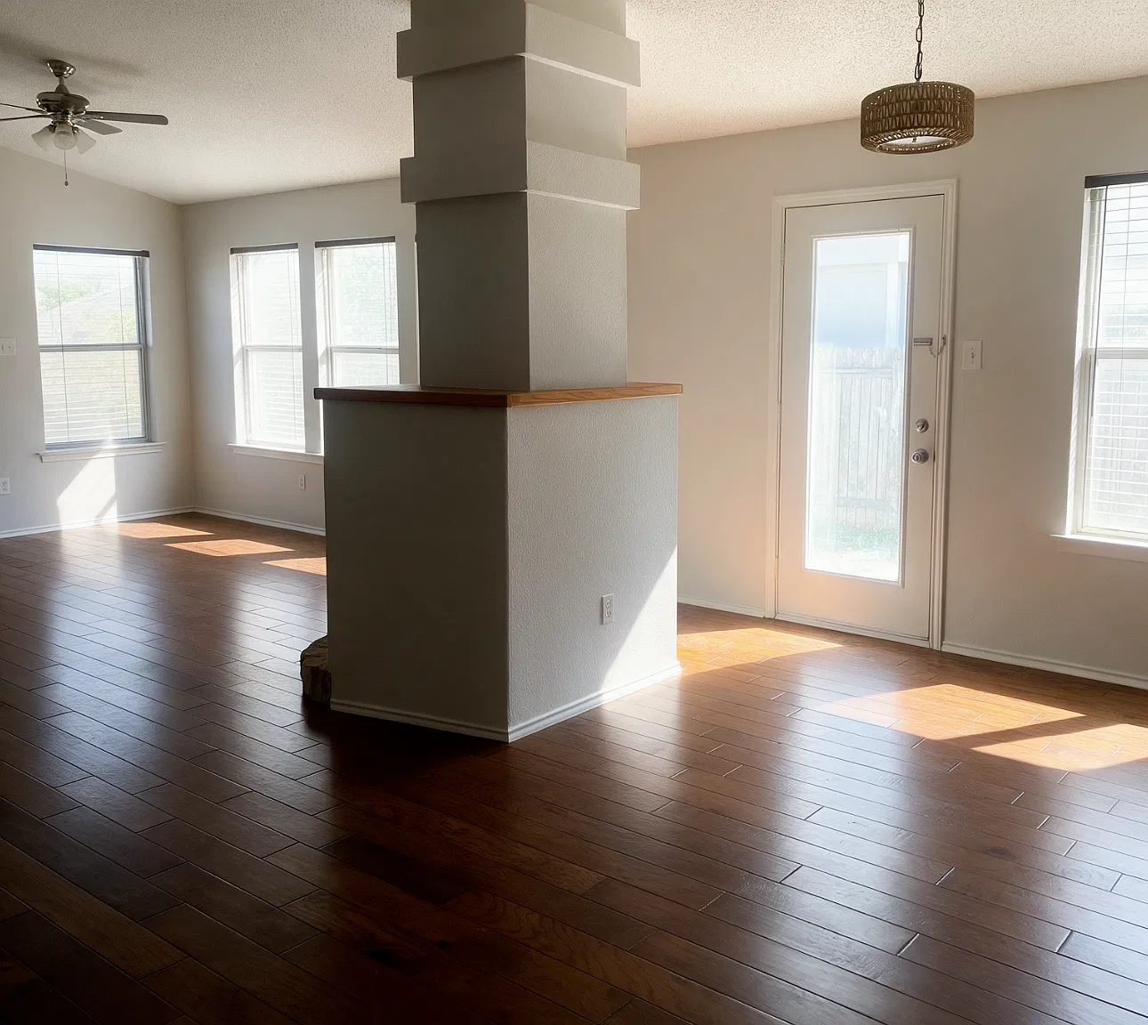 3 bed, 1186 sqft, $1,900 — Photo 3