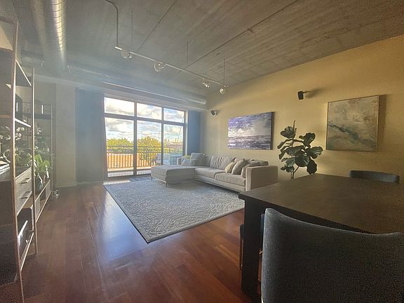 2nd image of 3245 N Ashland Ave APT 5E