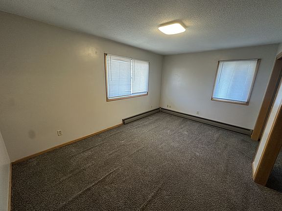 2nd image of 905 N Main St APT 2