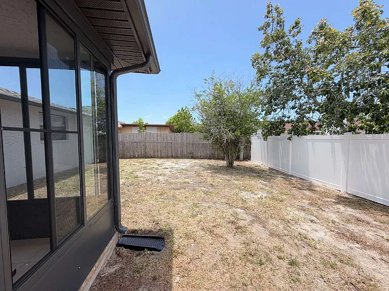 7421 Isle Dr — Photo 21
