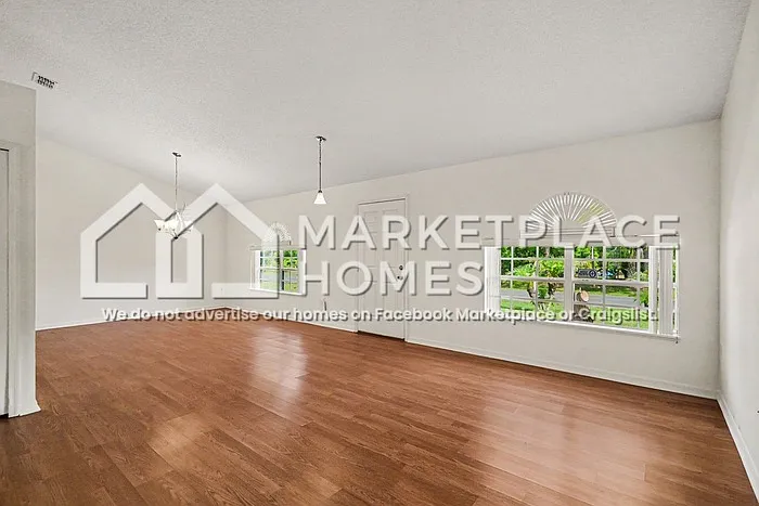 830 Painesville St SE — Photo 4