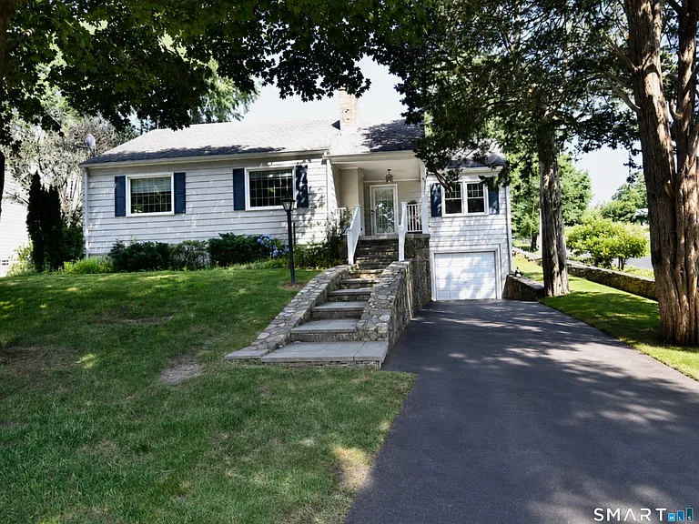 1030 Jennings Rd — Photo 1