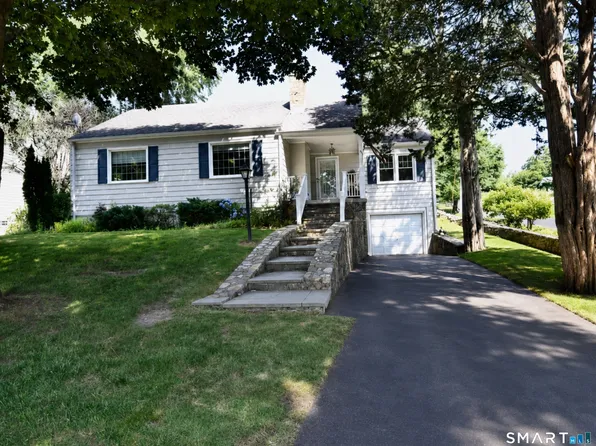 1030 Jennings Rd, Fairfield, CT 06824