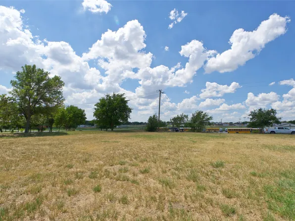N Mesquite St, Muenster, TX 76252