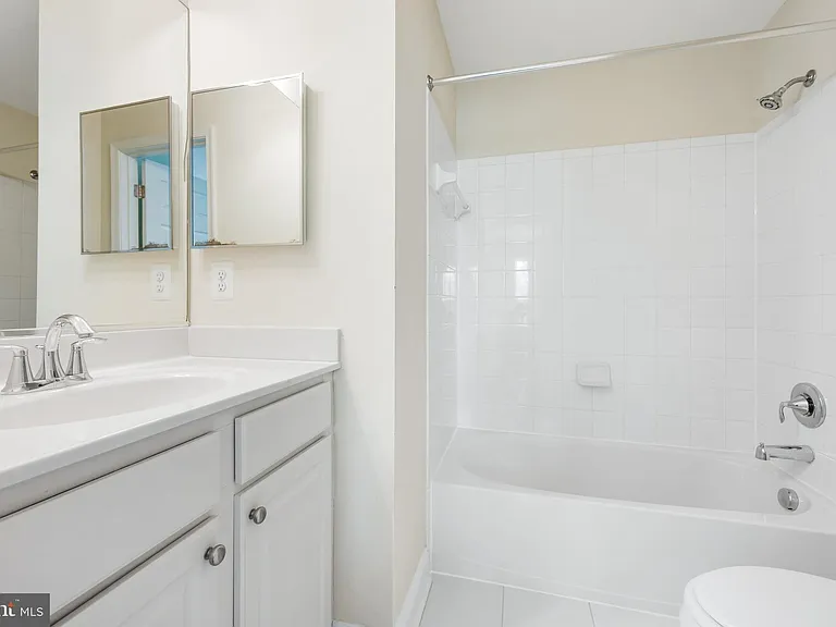 8341 Broderick Cir — Photo 24