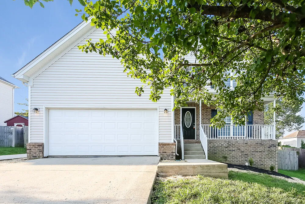 3 bed, 2.5 bath, 1559 sqft, $2,130 — Photo 1