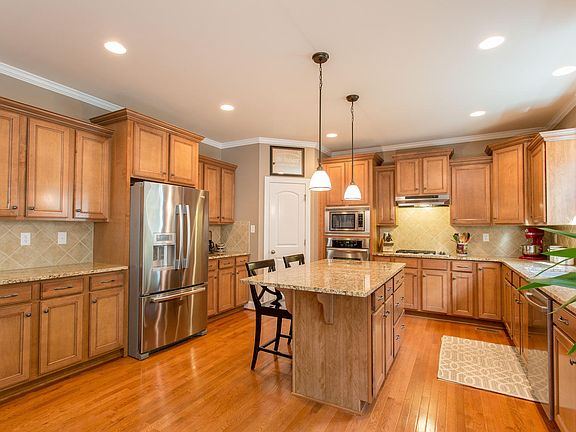 2nd image of 10100 Elm Crest Dr
