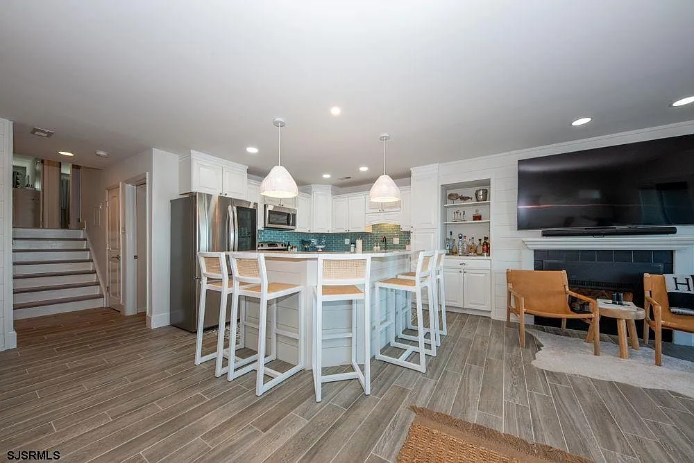 2 bed, 2.0 bath, $2,995 — Photo 4