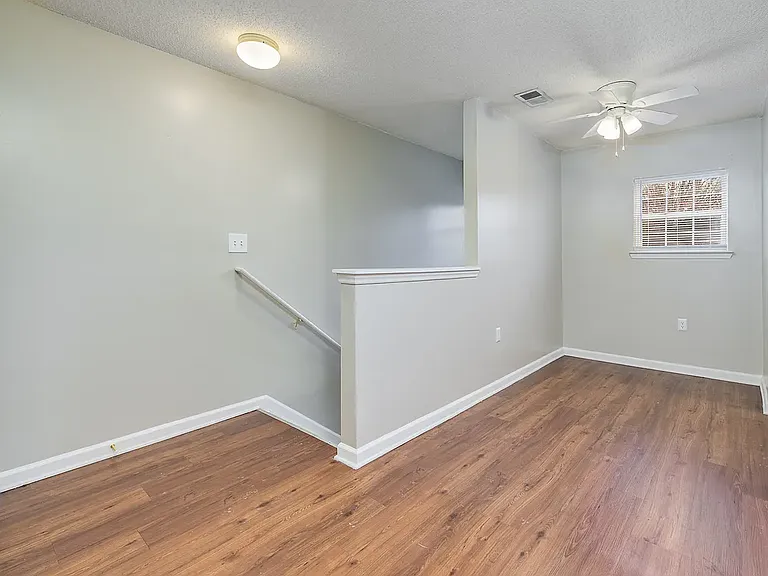 Griffith Commons Apartments — Photo 23