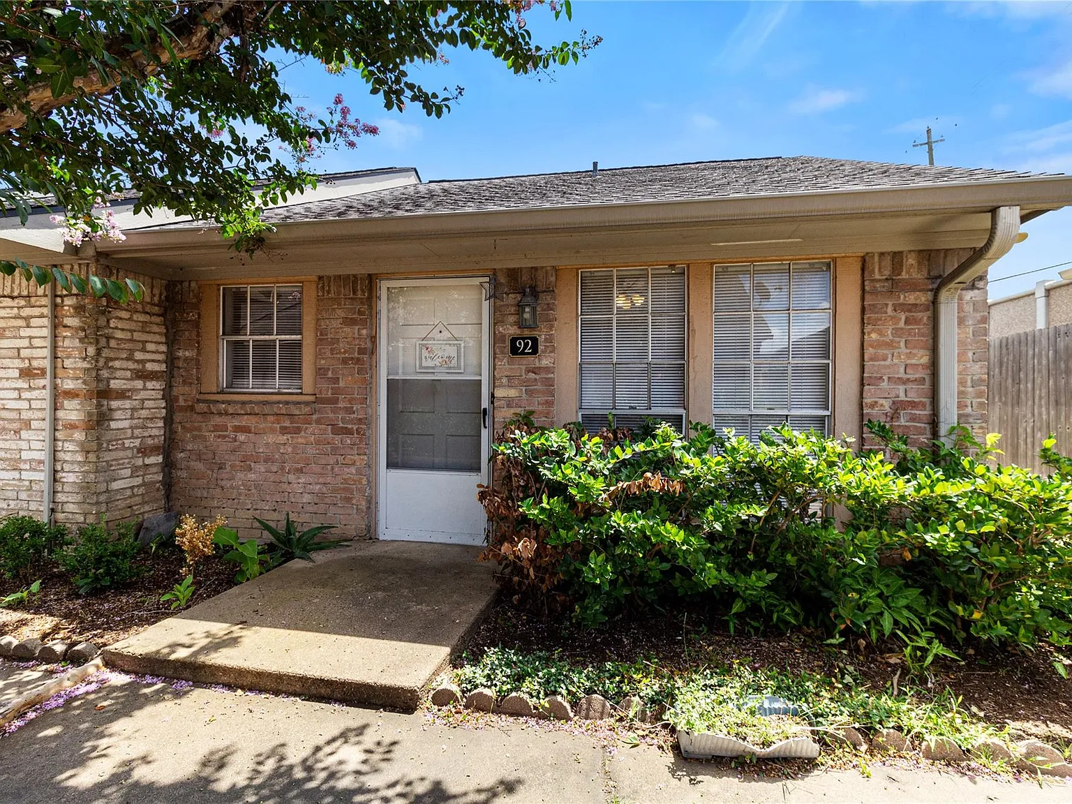 1 bed, 1.5 bath, 646 sqft, $1,400 — Photo 2