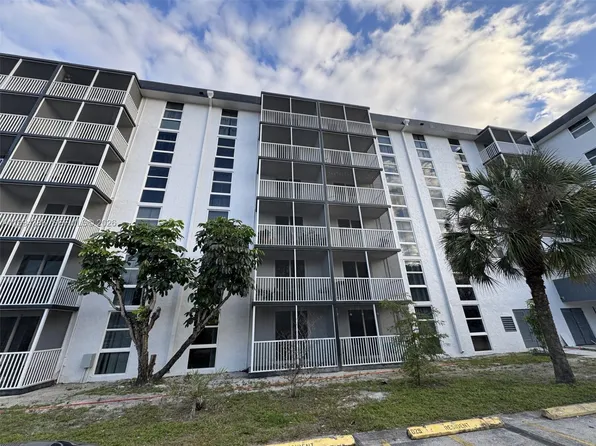 16950 W Dixie Hwy APT 127, North Miami Beach, FL 33160