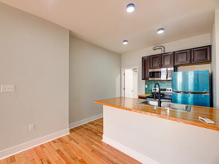 68 E McMicken Ave #10 — Photo 11