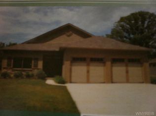 20 Deerview Dr, Akron, NY 14001