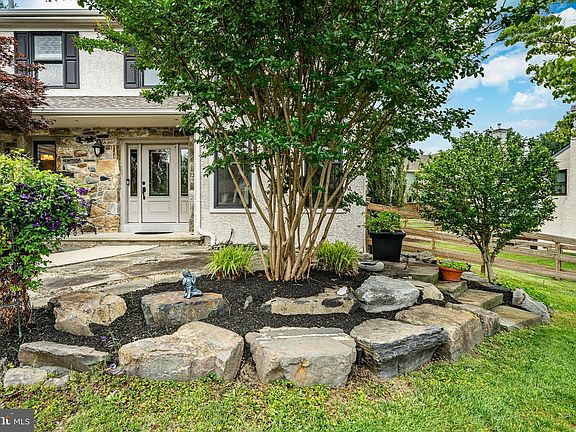 5th image of 105 Grace Ln