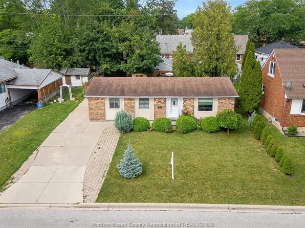 1045 Reedmere Rd, Windsor, ON N8S 2L9
