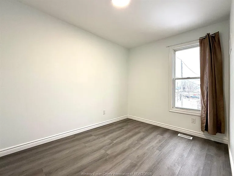941 Cataraqui St — Photo 27