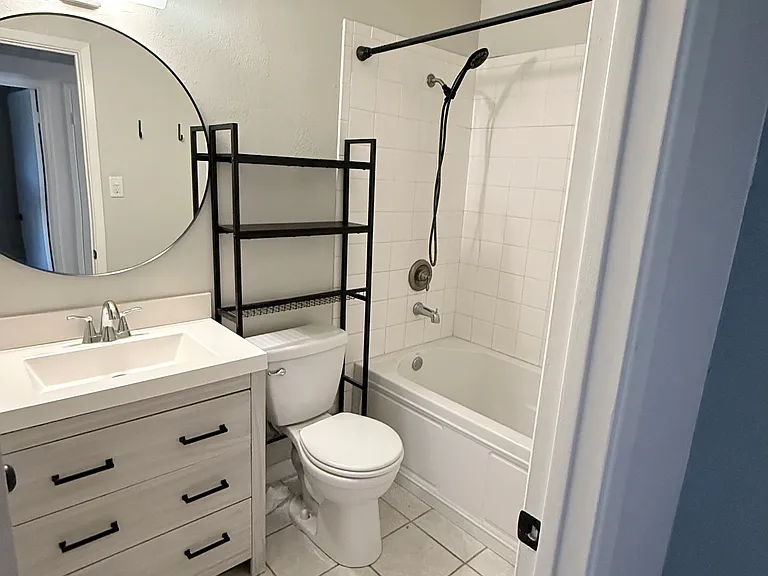 202 E Huntington Dr — Photo 15