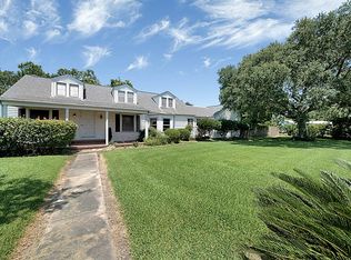 710 Main St, Anahuac, TX 77514