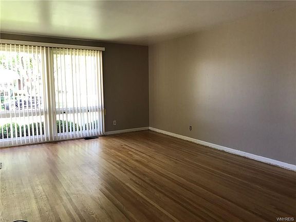 2nd image of 900 Woodstock Ave
