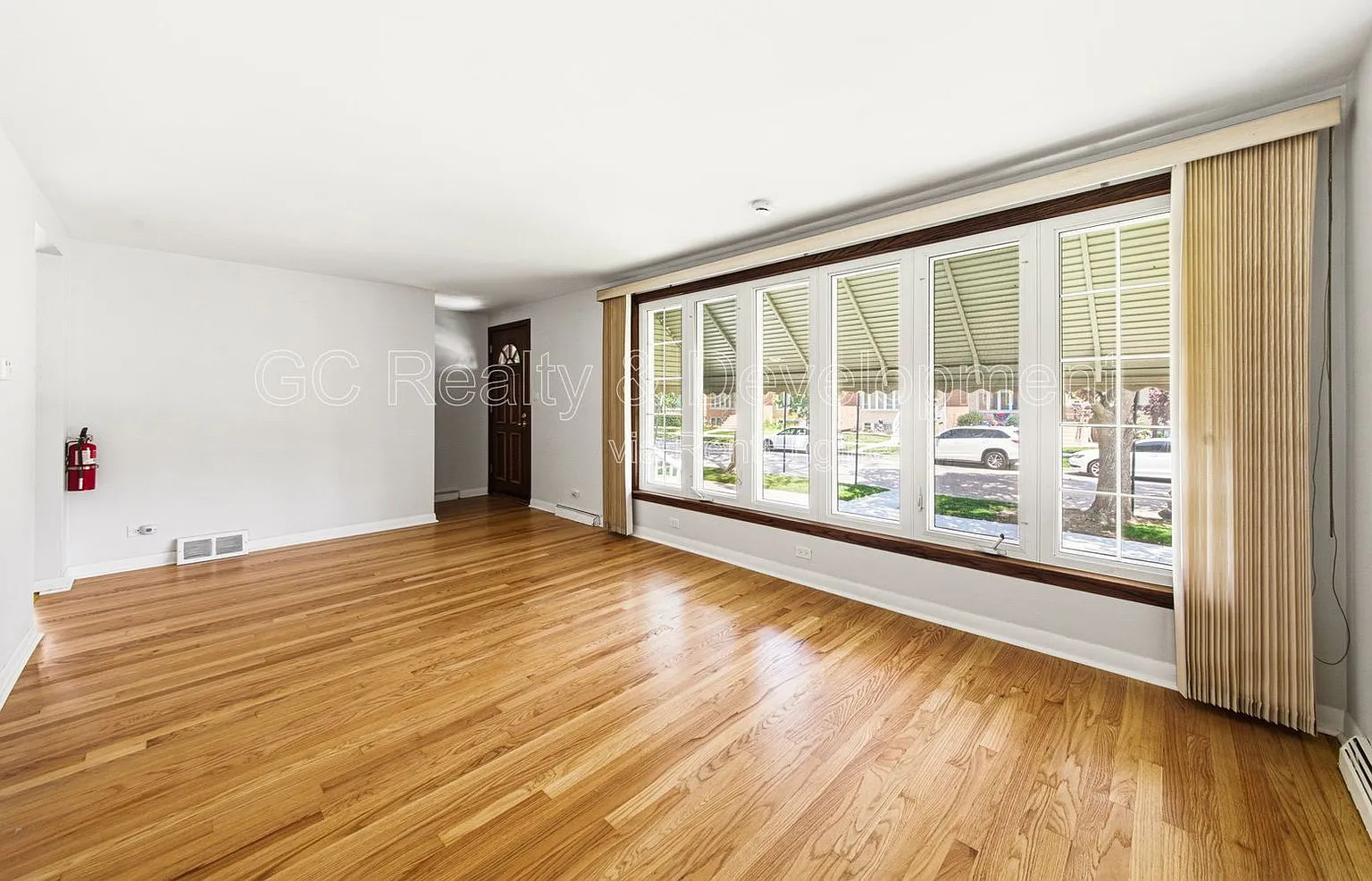 3 bed, 2.0 bath, 1400 sqft, $3,000 — Photo 2