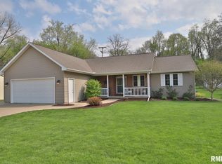 205 Tulip Dr, Mackinaw, IL