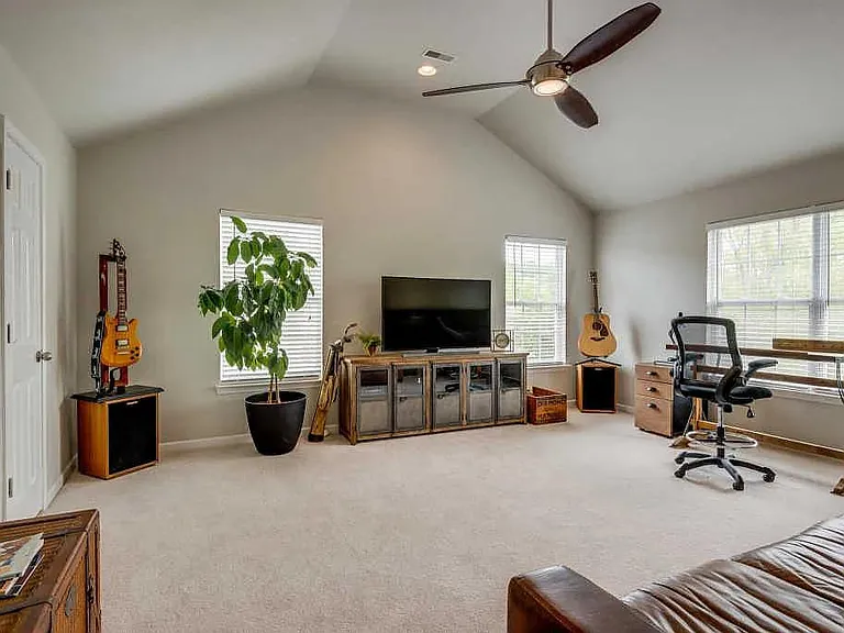 7528 Watervale Dr — Photo 17