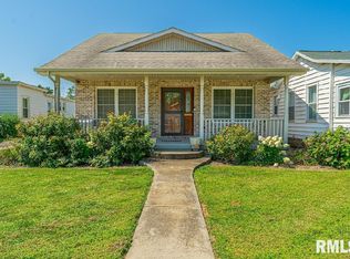 813 Pulaski St, Lincoln, IL 62656