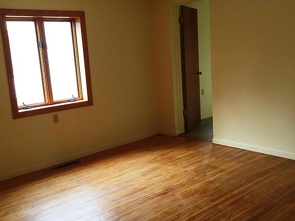 4th image of 405 Sanborn Ave