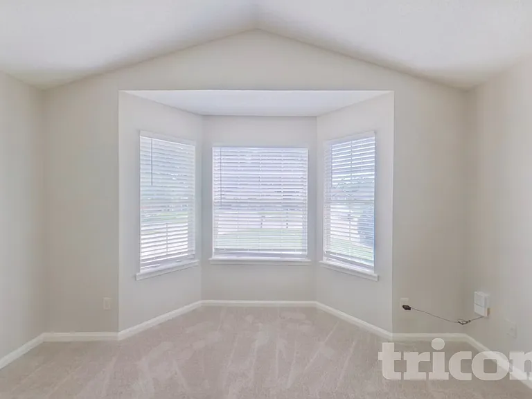 1854 Mackenzie Ct N — Photo 7