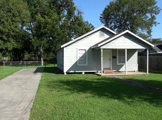 724 Chicago Ave, Nederland, TX 77627