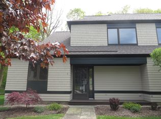 5 Pendleton Pl, Narragansett, RI 02882