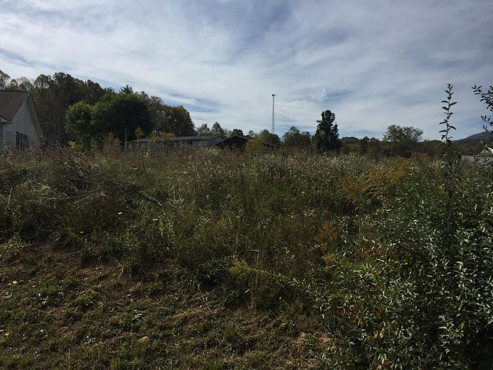 1st image of 323 Lily Ln