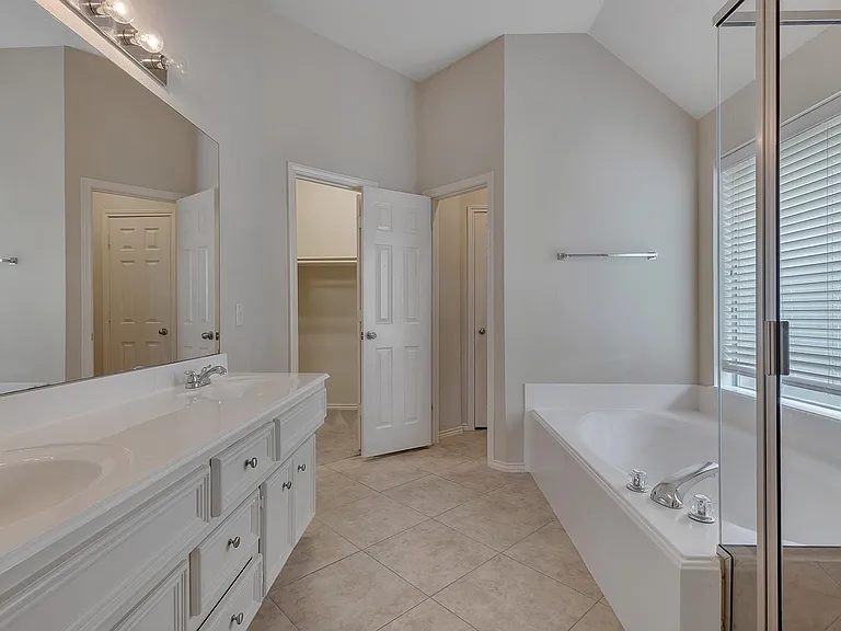 3711 Rocky Ledge Ln — Photo 18