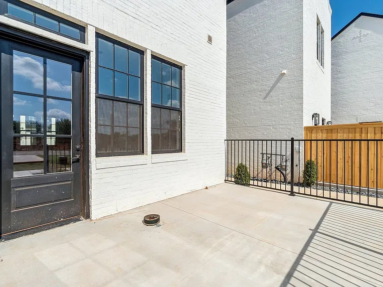 18814 Selah Way — Photo 41
