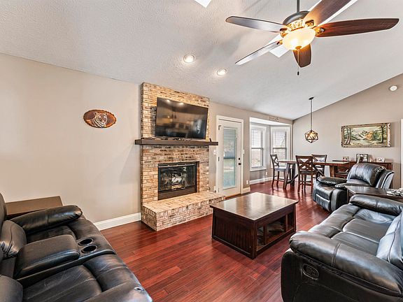 4th image of 214 N Brookfield Dr