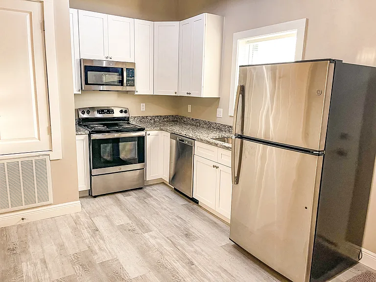 902 Howard Ave #9 — Photo 3