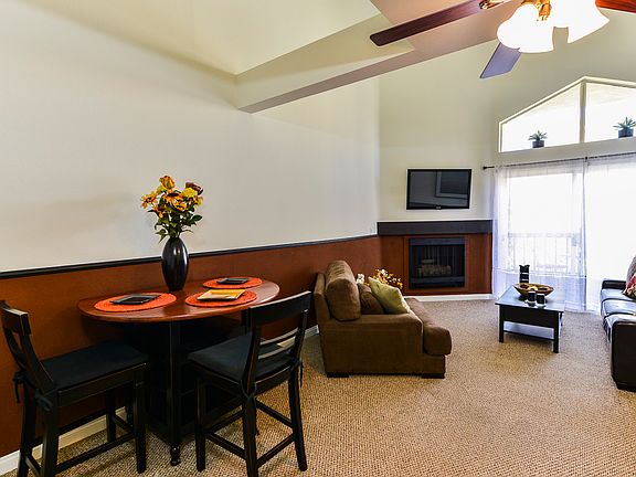 2nd image of 5510 Owensmouth Ave APT 326
