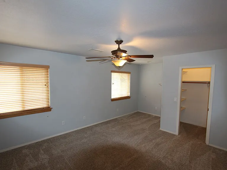 2100 N Timberline Rd — Photo 17